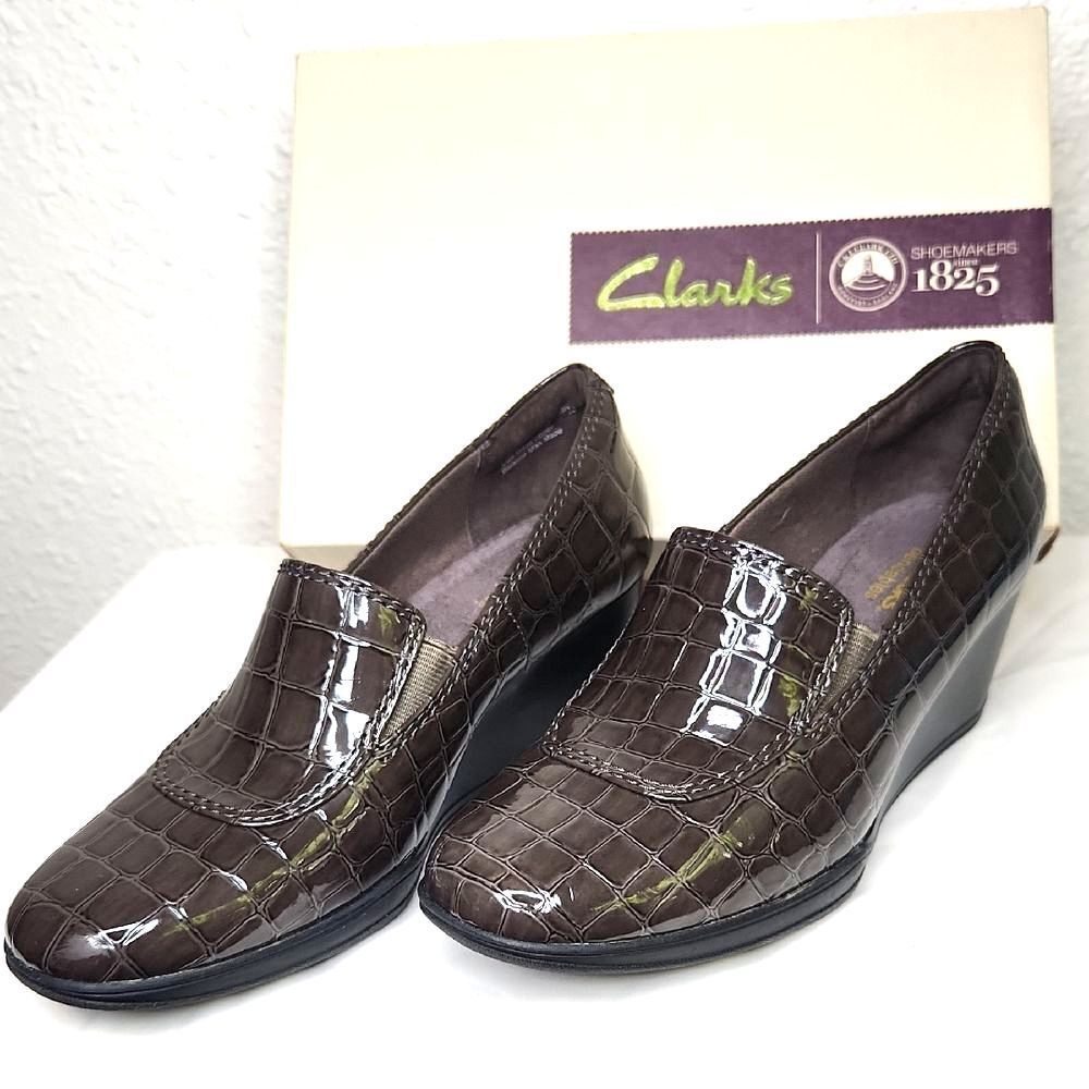 Clarks Brown Mock Croc Patent Leather Wedge Loafers Slip On Shoes Women's Size 7